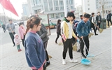 建筑工程系分團委開展“保護環(huán)境，你我同行”志愿者活動